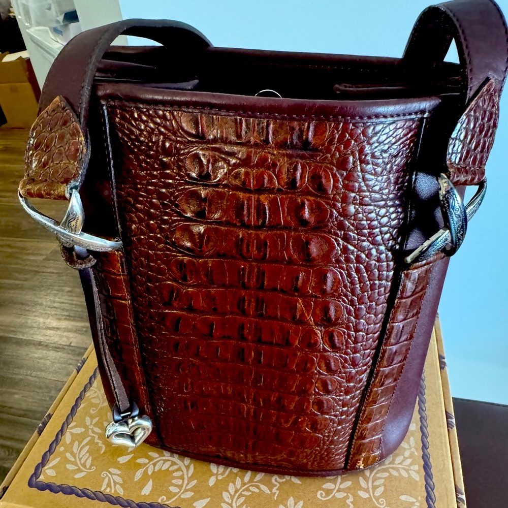 VINTAGE BRIGHTON BROWN CROCODILE